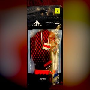 Adidas Junior Predator Training
Goalkeeper Gloves